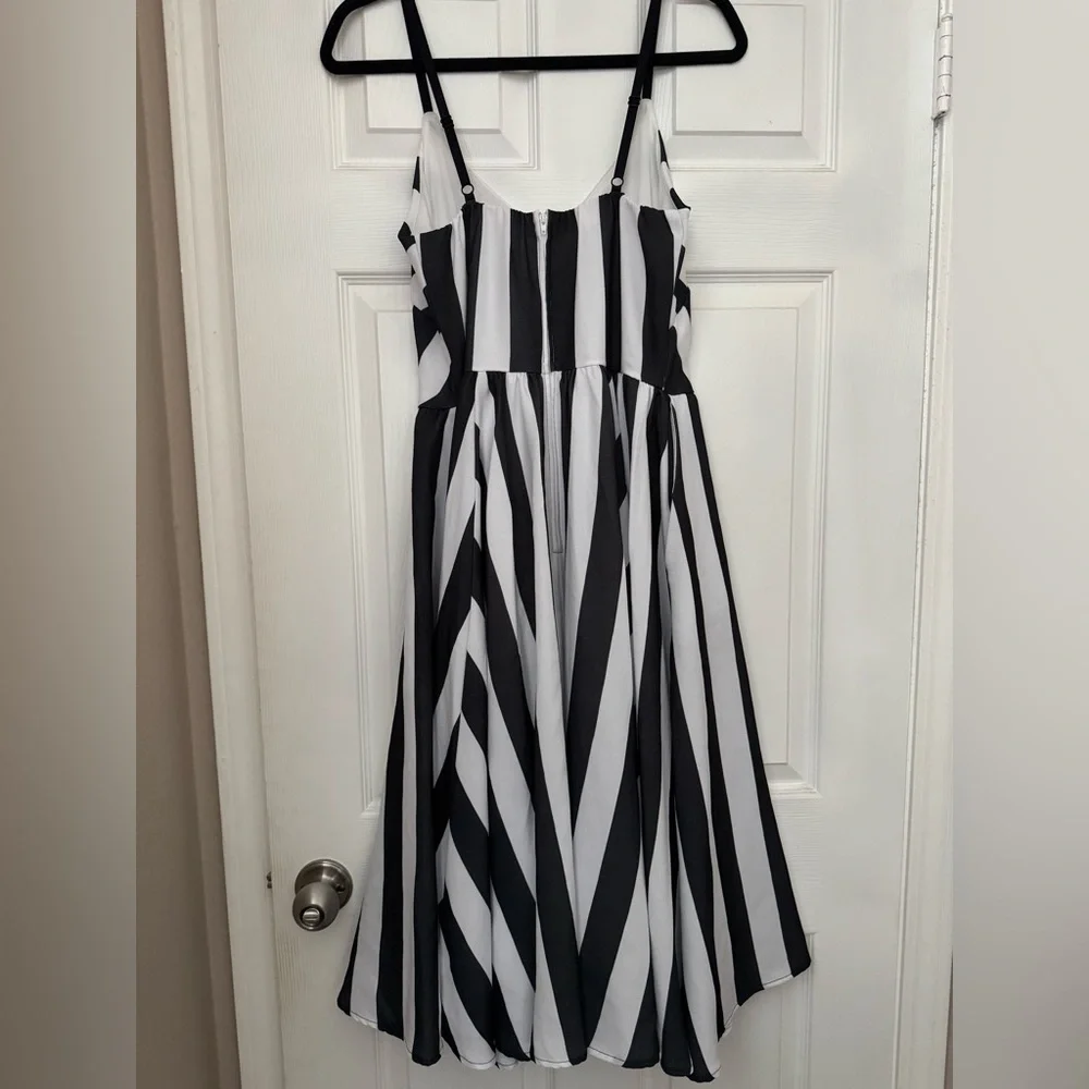 EUC Pinup Girl Mark Stripe Amalie sz. Medium - Picture 3 of 3